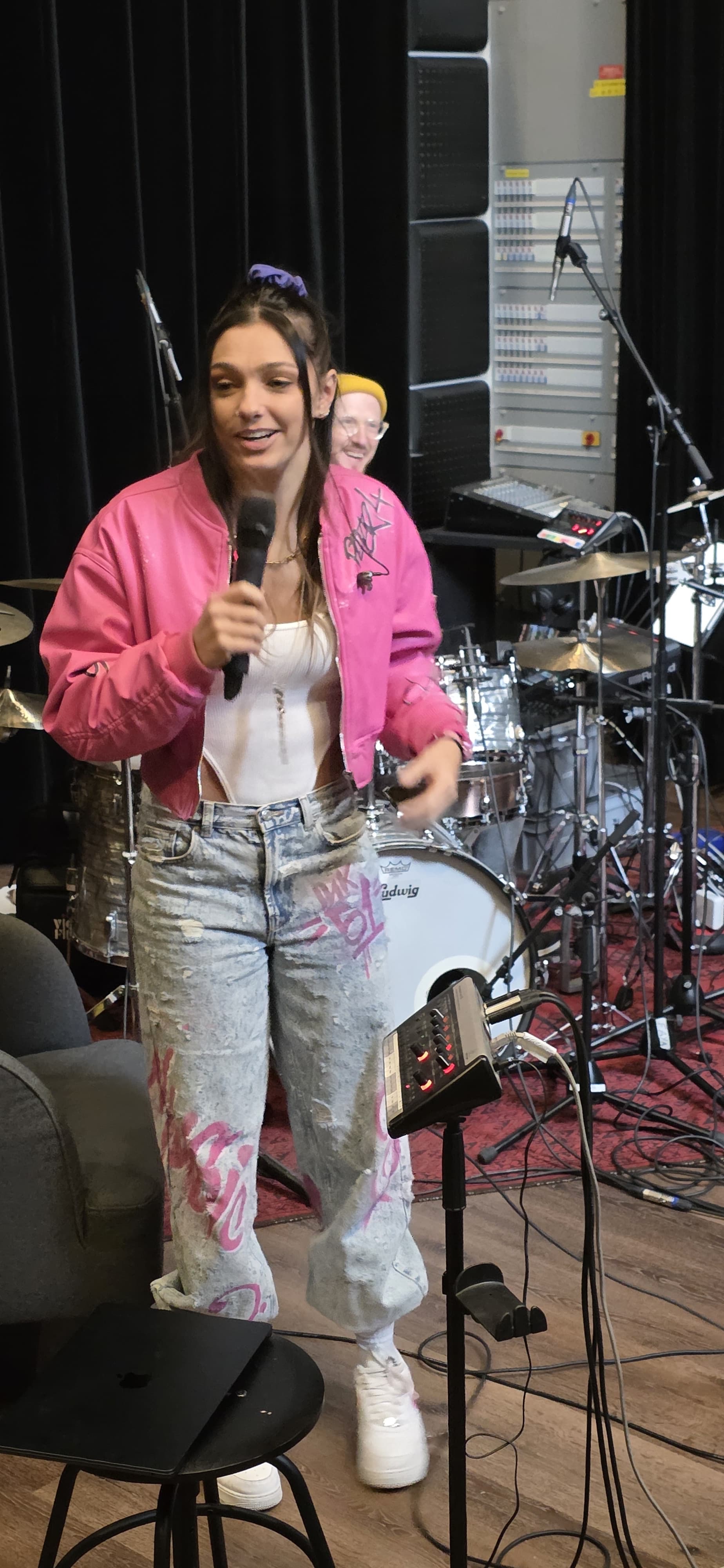 Keyboard und Equipment bei Studioaufnahme